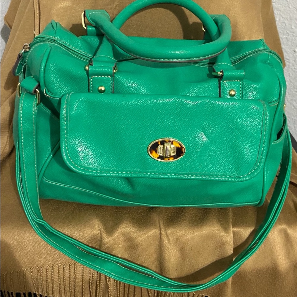 Beautiful green purse!!